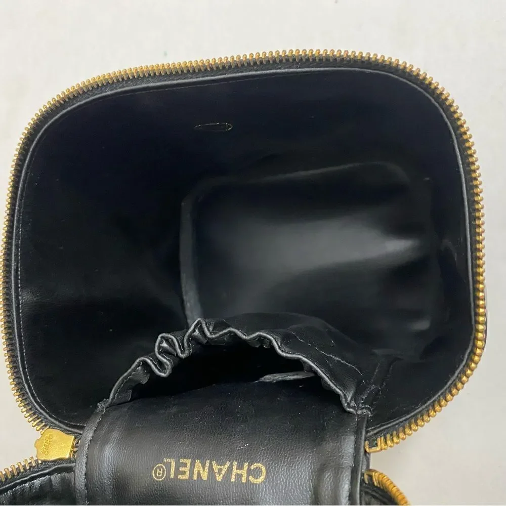 CHANEL CC Bicolore Lambskin Vanity Bag - Picture 15 of 17